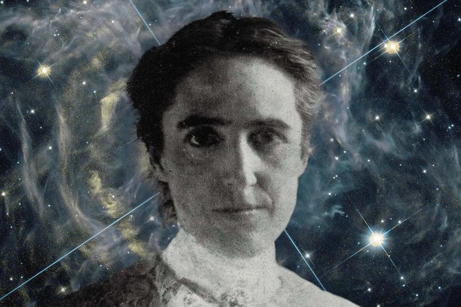 Retrato preto e branco de Henrietta Swan Leavitt com o universo ao fundo. O brilho das estrelas simboliza sua descoberta revolucionária sobre as estrelas cefeidas e a medição do cosmos.