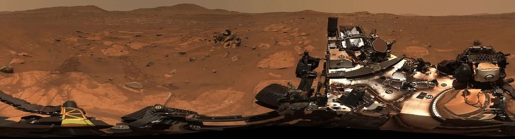 Composta por 993 imagens individuais e 2,38 bilhões de pixels, esta imagem panorâmica de 360 graus capturada pelo rover Perseverance da NASA mostra todos os ângulos a partir de um local chamado 'Airey Hill' pela equipe científica.