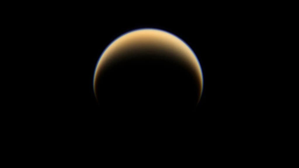 A sonda Cassini da NASA tirou esta imagem olhando para o polo norte de Titã.
NASA/JPL/Instituto de Ciências Espaciais
