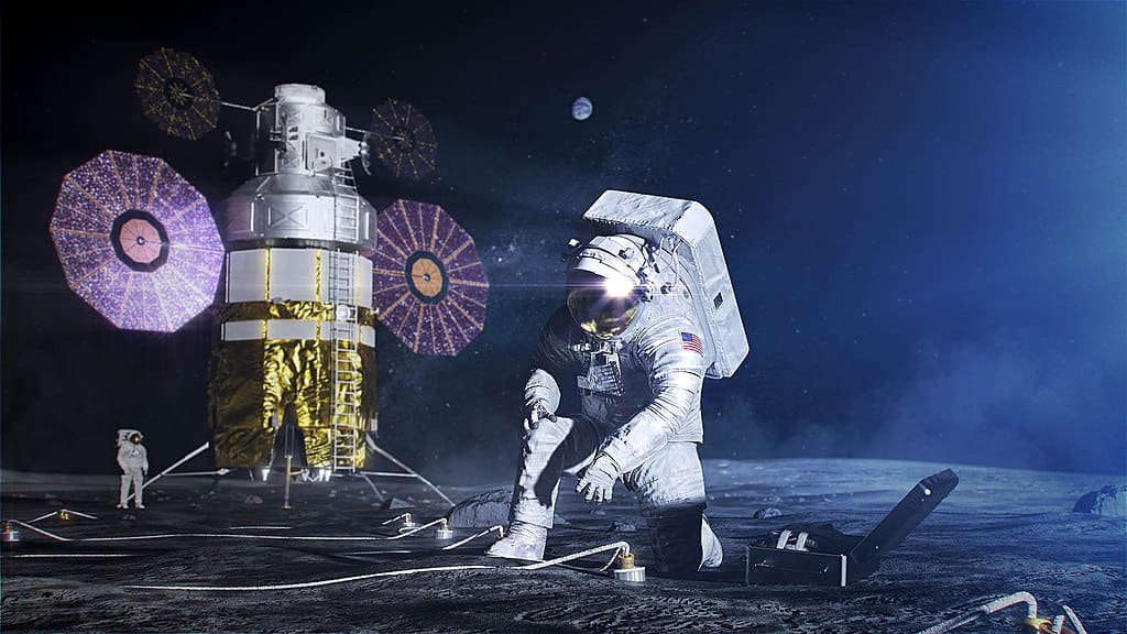 Astronauta da NASA instalando equipamentos no solo lunar, simbolizando qual o principal objetivo do Programa Artemis da NASA, que é realizar pesquisas e preparar a exploração sustentável da Lua.