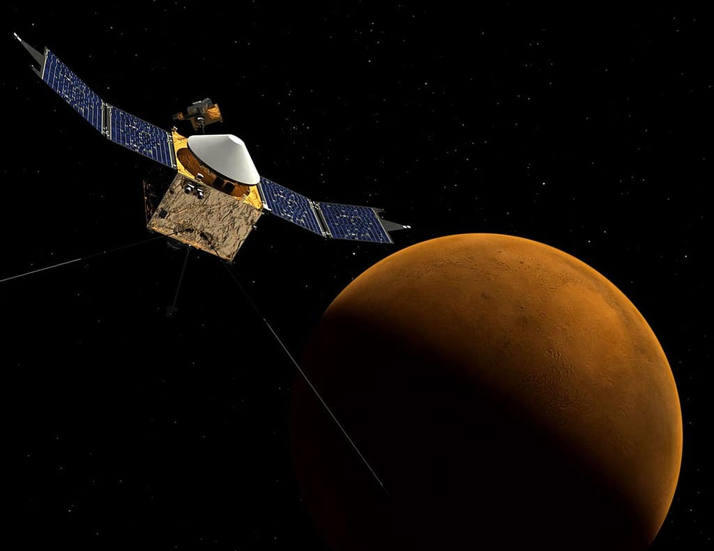 Conceito artístico mostra a espaçonave MAVEN (Mars Atmosphere and Volatile EvolutioN) da NASA próxima a Marte.