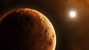 Planeta Vênus no sistema solar, com o planeta em destaque no centro, exibindo sua atmosfera densa e cor amarelada. Ao fundo, o brilho intenso do Sol ilumina o espaço ao redor, evidenciando a proximidade de Vênus ao astro, enquanto o resto do sistema solar é visível em segundo plano.