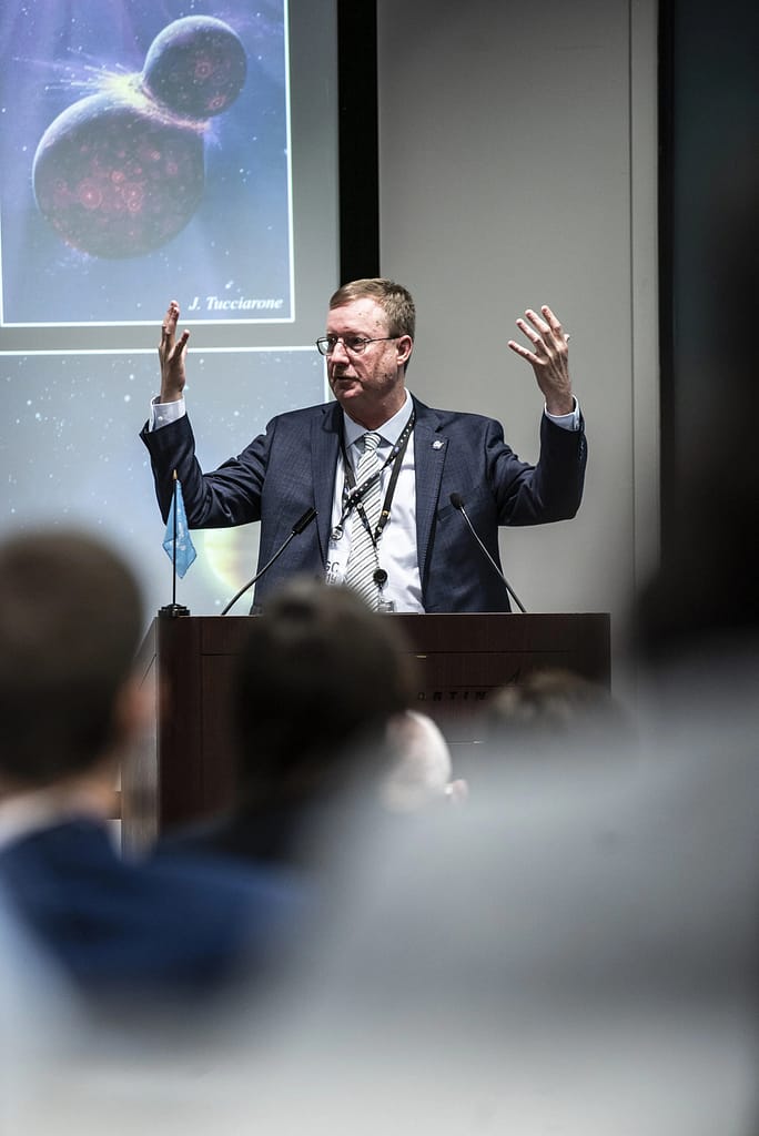 "David Draper no Congresso da Geração Espacial em Arlington, Virgínia. Imagem: Space Generation Congress.
