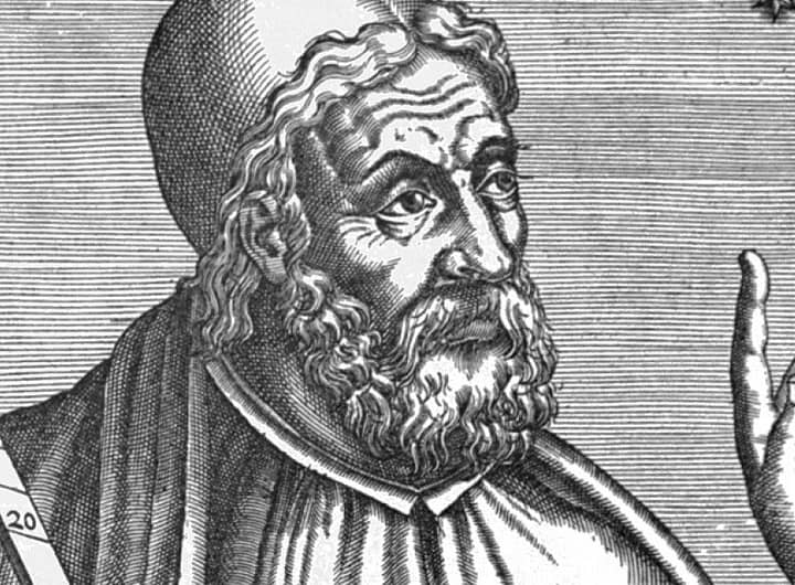 Ilustração artística de Claudius Ptolomeu vestindo roupas da Antiguidade, apontando para o céu estrelado com expressão contemplativa, representando sua contribuição para a astronomia através do modelo geocêntrico.