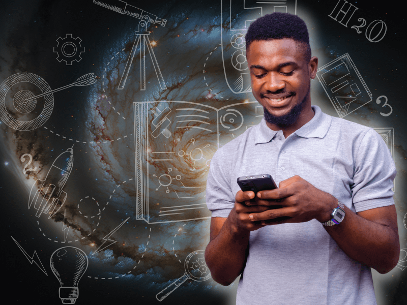 Jovem segurando um celular com uma galáxia brilhante ao fundo, cercado por ícones de ciência e tecnologia, simbolizando a participação do público na Ciência Cidadã