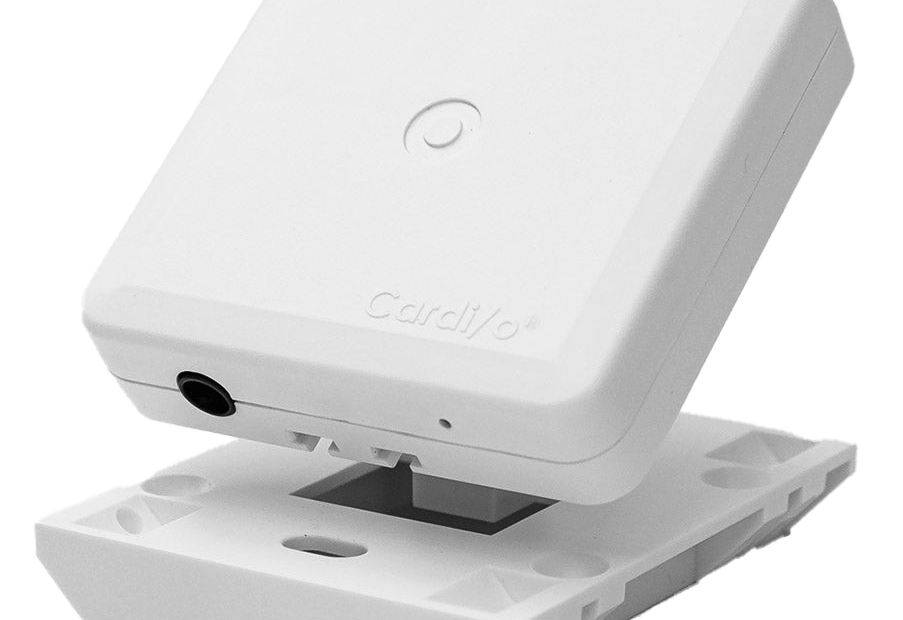 O monitor de sinais vitais Cardi/o usa tecnologia desenvolvida pela NASA para monitorar continuamente os sinais vitais. Os dados coletados podem ser enviados diretamente para profissionais de saúde, reduzindo o número de visitas domiciliares de assistência médica. Crédito: Advanced TeleSensors Inc.