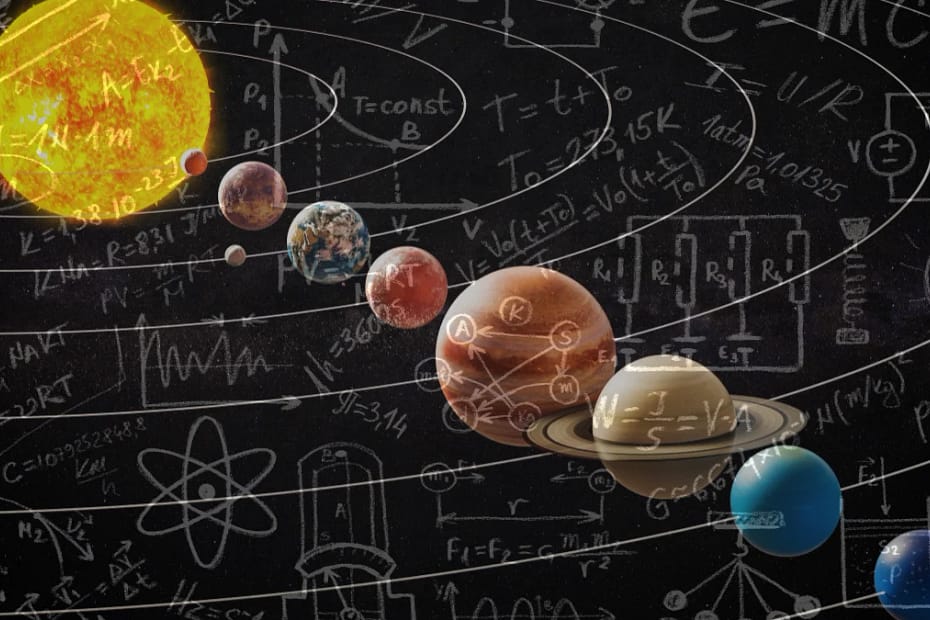 trabalho artístico imagem do sistema solar com rabiscos brancos representando fórmulas matemáticas e desenhos astronômicos, ilustrando conceitos de Astronomia Teórica, com gráficos e equações relacionadas ao estudo do cosmos