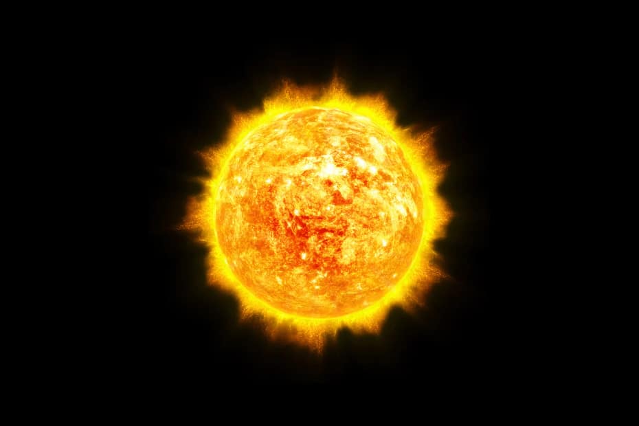 Ilustração do Sol, um dos corpos celestes do sistema solar, emitindo intensa luz e calor. A imagem mostra o Sol com uma superfície vibrante, cheia de manchas solares e energia irradiando em todas as direções, criando uma aura brilhante. O fundo é um céu negro, destacando a grandeza e o poder do Sol em contraste com o espaço ao redor