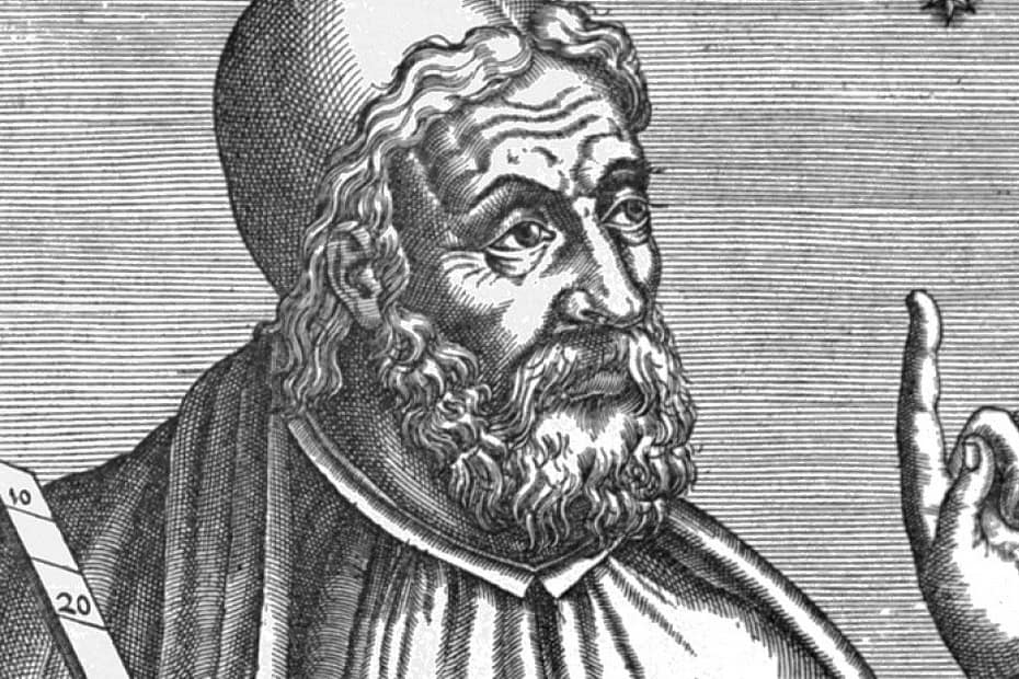 Ilustração artística de Claudius Ptolomeu vestindo roupas da Antiguidade, apontando para o céu estrelado com expressão contemplativa, representando sua contribuição para a astronomia através do modelo geocêntrico.