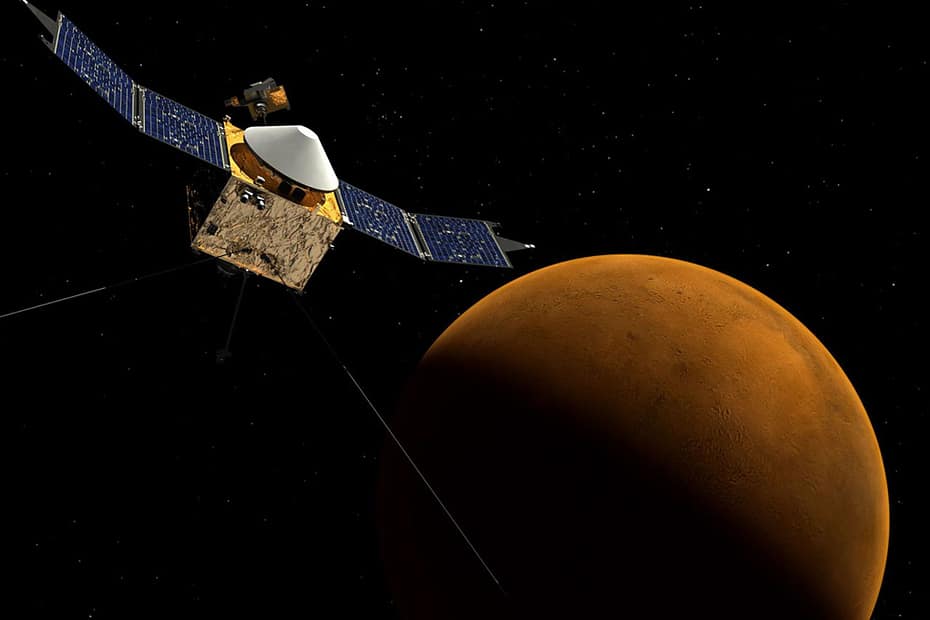 Conceito artístico mostra a espaçonave MAVEN (Mars Atmosphere and Volatile EvolutioN) da NASA próxima a Marte.