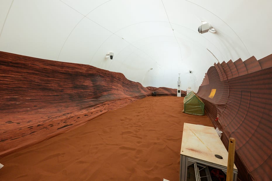 Uma visão da parte da sandbox do Crew Health and Performance Analog, onde voluntários de pesquisa participam de caminhadas simuladas na superfície de Marte. Crédito: NASA