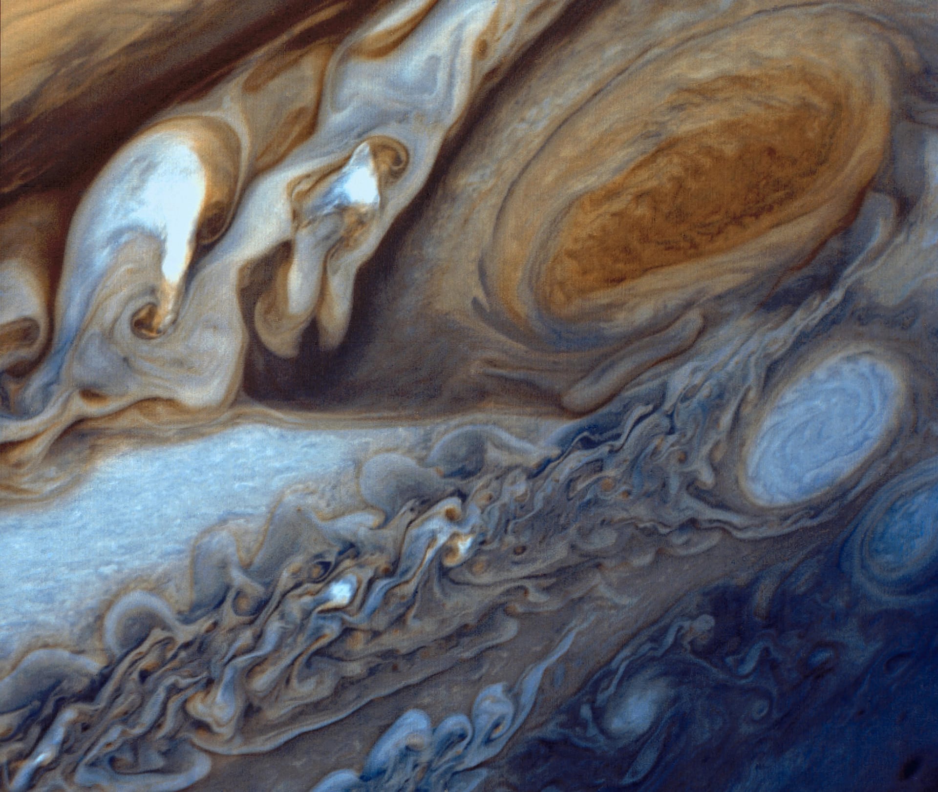 Esta imagem de Júpiter foi tirada pela Voyager 1. A imagem foi capturada por meio de filtros de cor e recombinada para produzir a imagem colorida. Esta foto foi montada a partir de três negativos em preto e branco pelo Laboratório de Processamento de Imagens do Laboratório de Propulsão a Jato (JPL).

Crédito da imagem: NASA/JPL-Caltech
