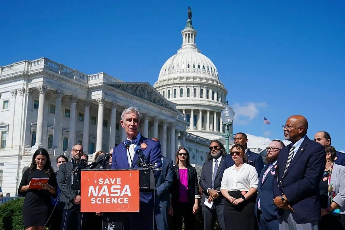 O CEO da Planetary Society, Bill Nye, destacou a importância de proteger o orçamento da NASA durante a coletiva de imprensa do “Save NASA Science Day of Action” em 6 de outubro de 2025.

Crédito: The Planetary Society
