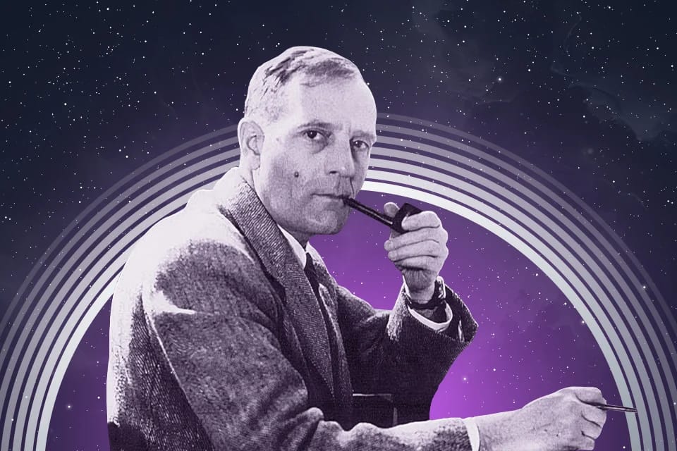 Representação artística de Edwin Hubble com um cachimbo na boca, envolto em um fundo repleto de estrelas brilhantes. O contraste em tons de lilás destaca a imensidão do cosmos e sua contribuição para a astronomia.