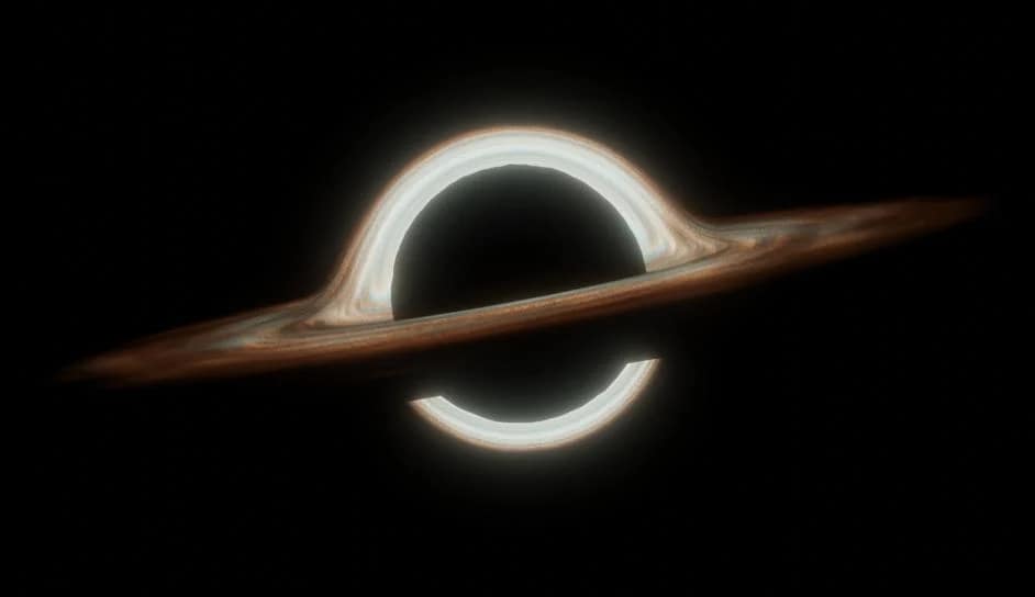 Representação de um buraco negro acompanhado de seu disco de acréscimo, onde matéria é atraída pela imensa gravidade do buraco negro e forma um anel de gás e poeira que gira rapidamente antes de ser sugado para dentro do horizonte de eventos. Esse fenômeno cósmico é um dos mais intrigantes, afetando o espaço-tempo ao seu redor e liberando radiação intensa.